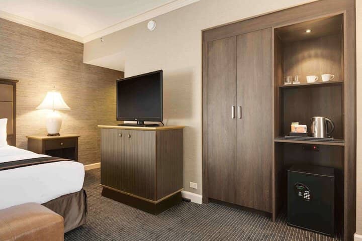 Room 6 of 22